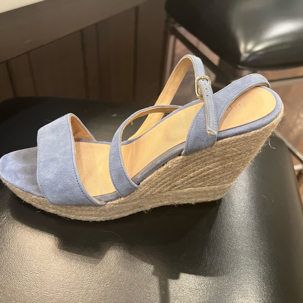 Blue suede wedges size 10. Great Summer shoe in perfect condition!